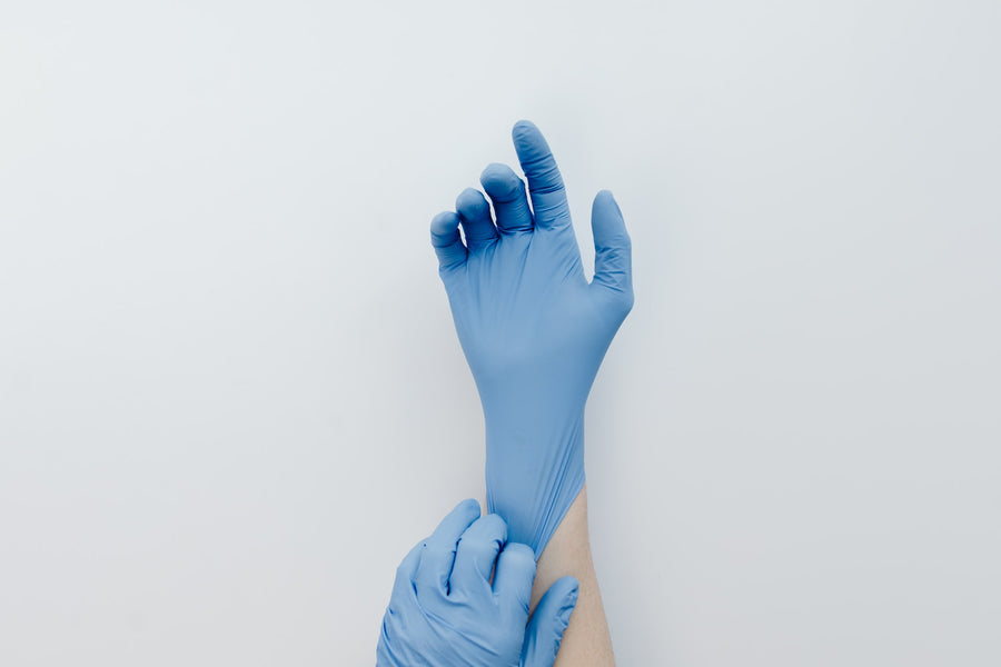 What's the Difference Between Nitrile and Vinyl Gloves?